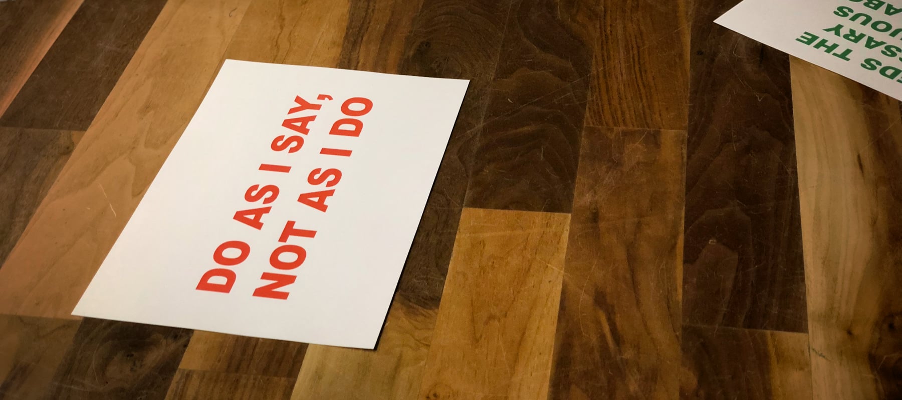 En utskrift med texten 'Do as I say, not as I do'