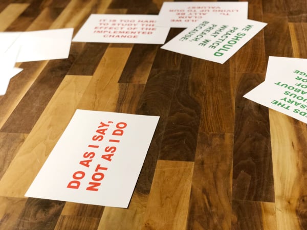 En utskrift med texten 'Do as I say, not as I do'